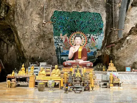 Tiger Cave Temple, Waterfall and Night Market Tour: moments from the tour